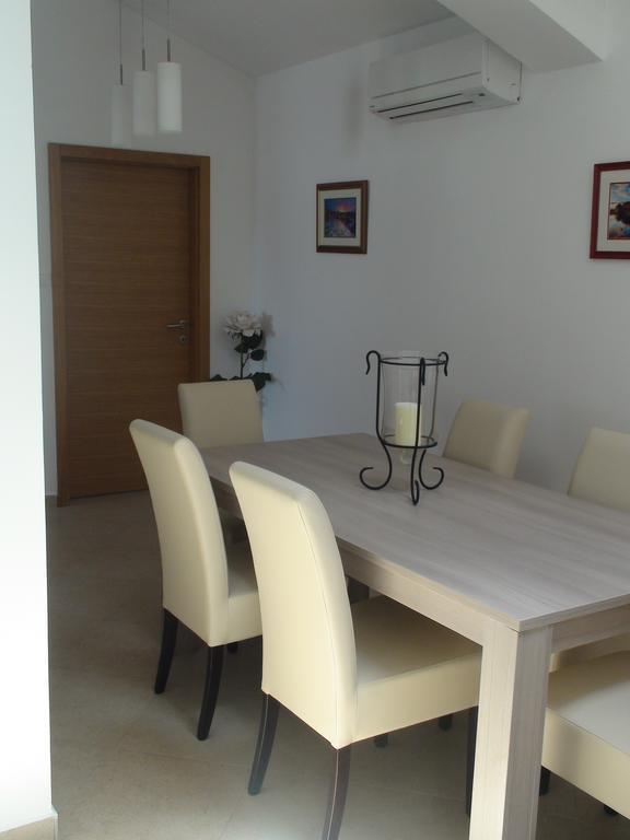 Apartments Eva Malinska Habitación foto