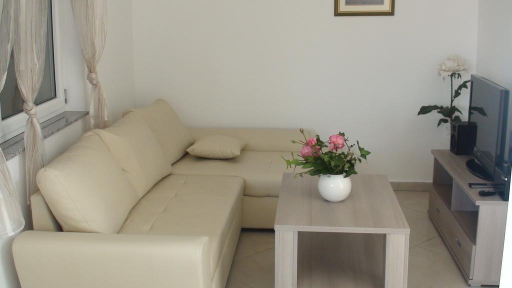 Apartments Eva Malinska Habitación foto
